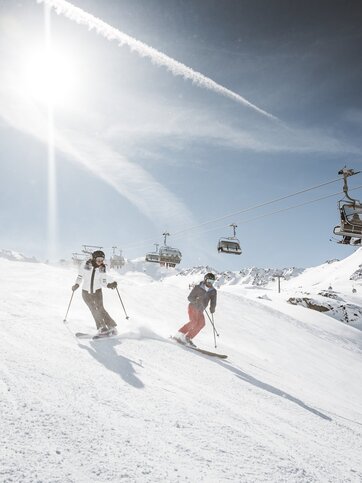 S´skiing on vacation in Obergurgl | © Ötztal Tourismus, Rudi Wyhlidal
