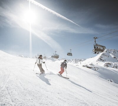 S´skiing on vacation in Obergurgl | © Ötztal Tourismus, Rudi Wyhlidal